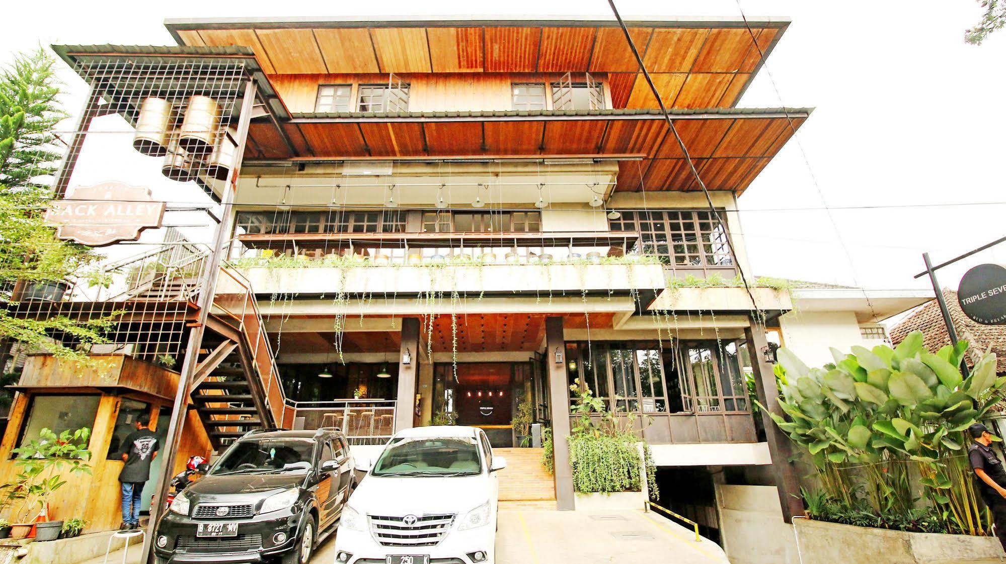 Hotel Zen Pesantren Wetan Pajajaran 3*