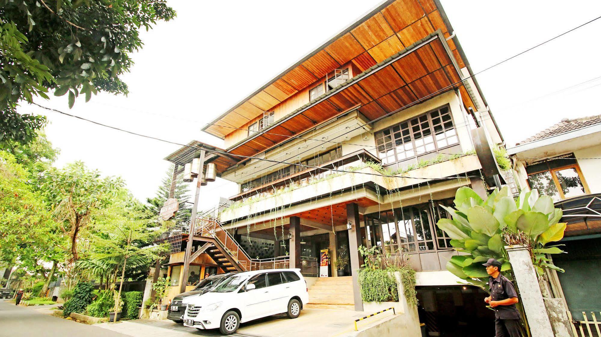 Zen Pesantren Wetan Pajajaran Hotel 3*